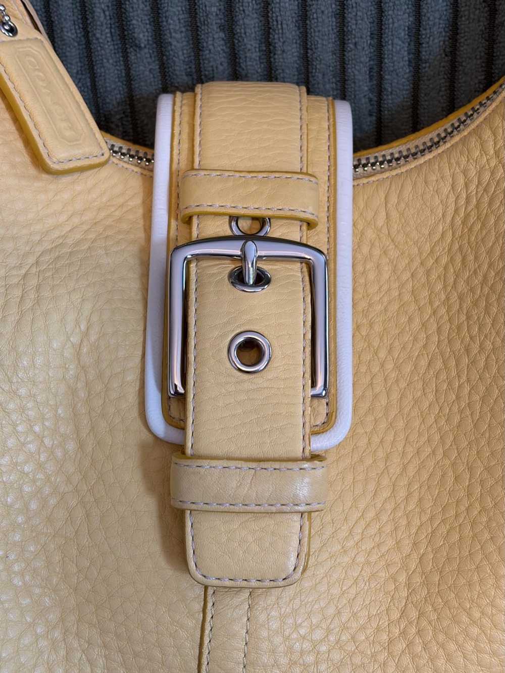 Coach Vintage Y2K Pebbled Leather SoHo Shoulder Bag in Butter Yellow 5054 - Picture 2 of 11